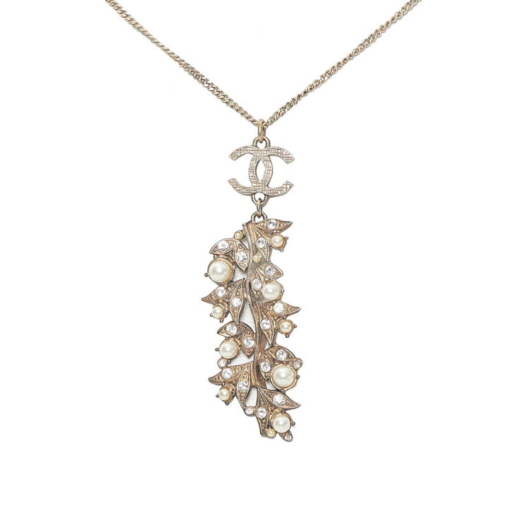 Faux Pearl Pendant Necklace