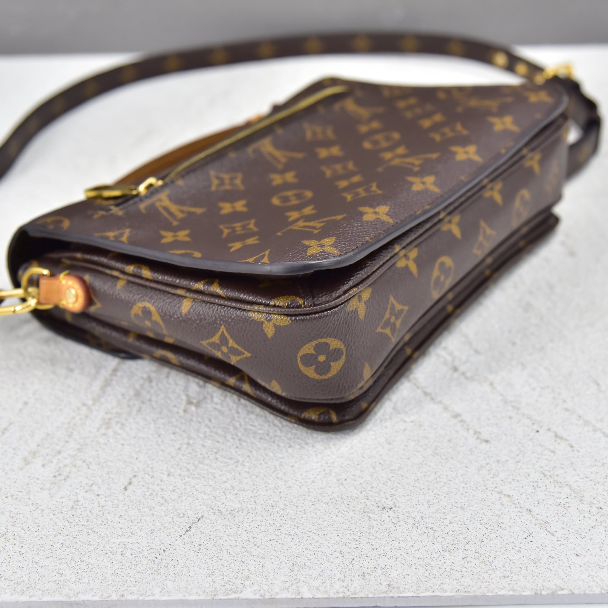 Monogram Pochette Metis