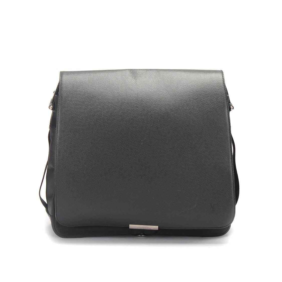 Louis Vuitton Taiga Viktor Leather Crossbody Bag in Good condition