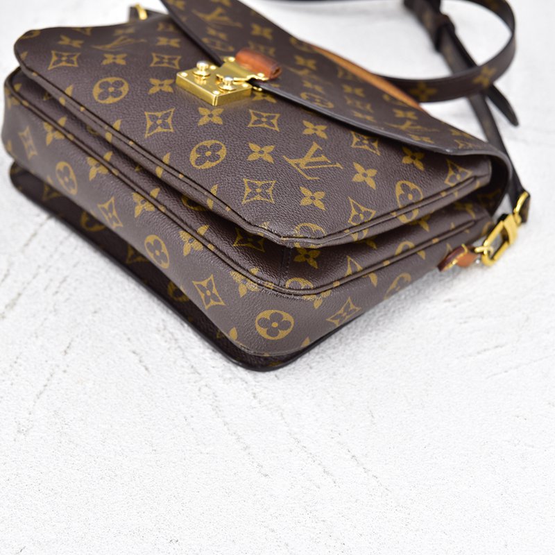 Monogram Pochette Metis