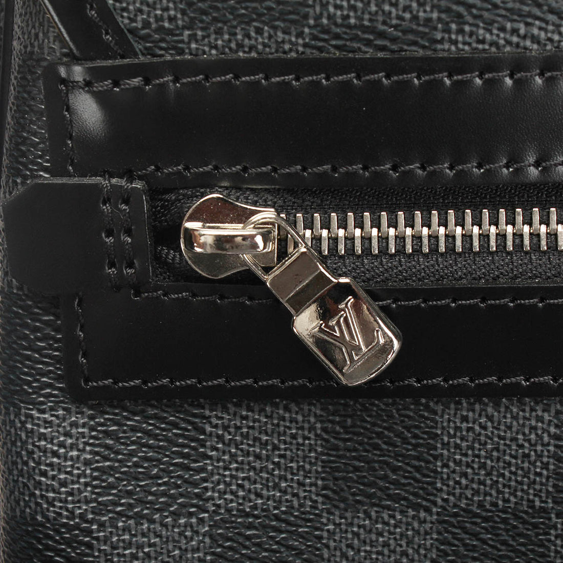 Damier Graphite District MM N40350