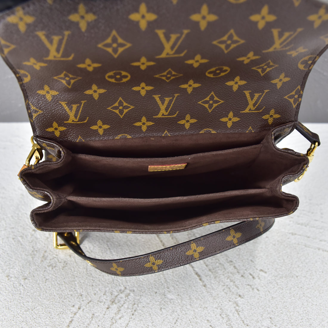 Monogram Pochette Metis