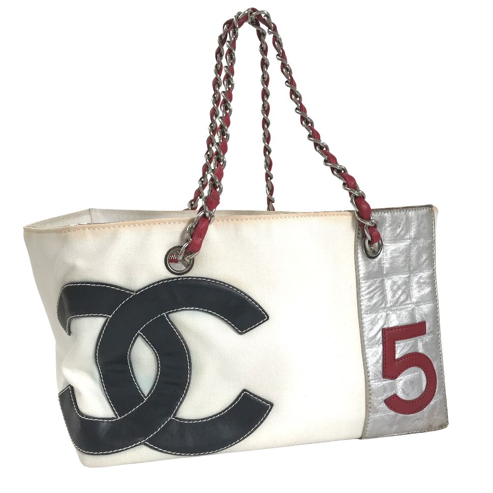 48 Luxurious Gifts on Our Fashion Editors Wish Lists  Fashion Chanel  fabric bag Bags